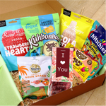 Coffret cadeau vegan ouvert avec 7 paquets de bonbons